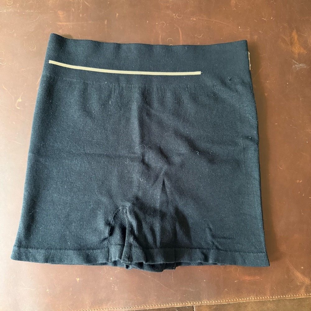 Lunya Women's Black Ribbed Knit Shorts